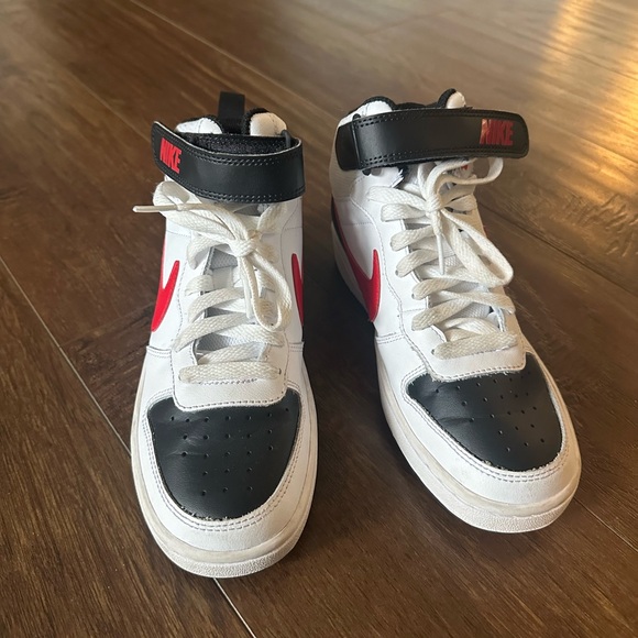 Nike Court Borough Mid 2 Boys shoes 5Y - Picture 2 of 4